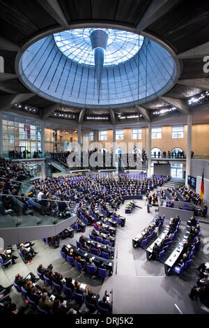 Berlino, Germania. Gennaio 27th, 2014. Cerimonia nel Parlamento tedesco in memoria delle vittime del nazionalsocialismo. / Immagine: ?Saluto del Presidente del Bundestag il prof. Il dott. Norbert Lammert. Credito: Reynaldo Chaib Paganelli/Alamy Live News Foto Stock