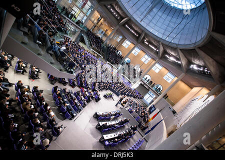 Berlino, Germania. Gennaio 27th, 2014. Cerimonia nel Parlamento tedesco in memoria delle vittime del nazionalsocialismo. / Immagine: ?Saluto del Presidente del Bundestag il prof. Il dott. Norbert Lammert. Credito: Reynaldo Chaib Paganelli/Alamy Live News Foto Stock