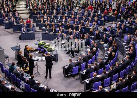 Berlino, Germania. 27 gennaio, 2014. Cerimonia nel Parlamento tedesco in memoria delle vittime del nazionalsocialismo, Berlino, Germania, il 27 gennaio 2014. Credito: Reynaldo Paganelli/NurPhoto/ZUMAPRESS.com/Alamy Live News Foto Stock