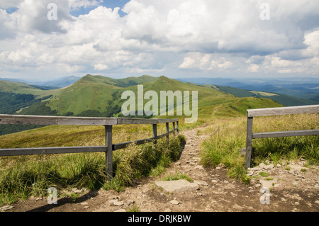 Vista dal picco di Halicz in monti Bieszczady Polonia Foto Stock