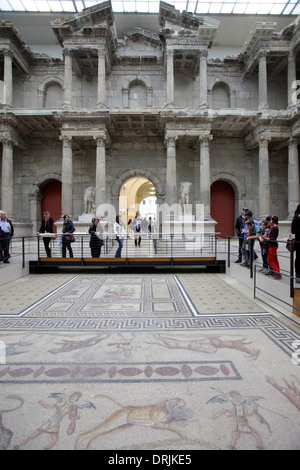 Porta del mercato di Mileto al Pergamon Museum di Berlino, Germania Foto Stock