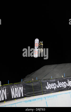 Aspen, Colorado, Stati Uniti d'America. Il 22 gennaio, 2014. Taku Hiraoka (JPN) snowboard: Taku Hiraoka del Giappone compete durante l inverno X Games uomini Ski superpipe della formazione in Aspen, Colorado, Stati Uniti . © Hiroyuki Sato/AFLO/Alamy Live News Foto Stock