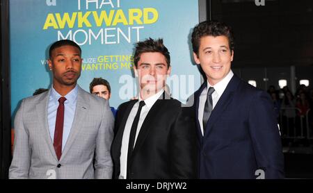 Los Angeles, CA, Stati Uniti d'America. 27 gennaio, 2014. Michael B. Giordania, Zac Efron, Miglia Bancomat presso gli arrivi per quel momento inopportuno Premiere, Regal Cinemas LA LIVE Stadium 14, Los Angeles, CA. 27 gennaio 2014. Credito: Elizabeth Goodenough/Everett raccolta/Alamy Live News Foto Stock