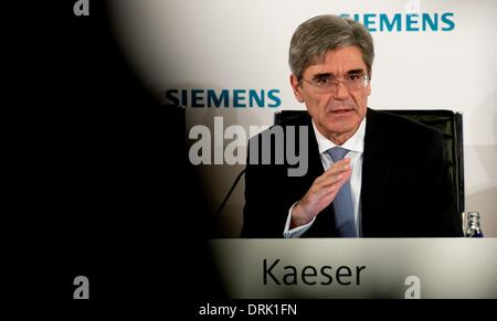 Monaco di Baviera, Germania. 28 gen 2014. CEO di Siemens AG, Joe Kaeser, tiene una conferenza stampa prima dell' inizio della Siemens incontro generale annuale a Monaco di Baviera, Germania, 28 gennaio 2014. Foto: SVEN HOPPE/dpa/Alamy Live News Foto Stock