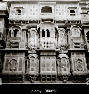 Patwon Ki Haveli in Jaisalmer in Rajasthan in India in Asia del Sud. Edificio di architettura alloggiamento casa antica storia storico viaggio Wanderlust Foto Stock