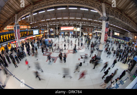 Vista sulla stazione Victoria di Londra Foto Stock