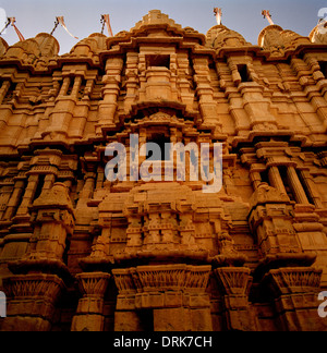 I Templi Jain in Jaisalmer in Rajasthan in India in Asia del Sud. Tempio di Architettura Building il Giainismo Storia Antica Travel evasione Wanderlust Foto Stock