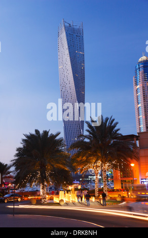Marina di Dubai. Il twisted tower (torre Cayan). Foto Stock