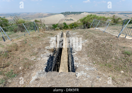 Vista esterna della tomba della Pulcella che risale alla fine del V secolo a.c. necropoli etrusca di Tarquinia Italia. Foto Stock