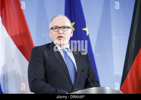 Berlino, Germania. 28 gen 2014. Frank-Walter Steinmeier (SPD), il Ministro degli esteri tedesco, riceve il collega olandese Frans Timmermans presso il Foreign Office tedesco a Berlino. / Immagine: Frans Timmermans, ministro olandese degli Affari Esteri. © Reynaldo Paganelli/NurPhoto/ZUMAPRESS.com/Alamy Live News Foto Stock