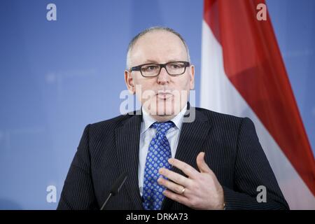 Berlino, Germania. 28 gen 2014. Frank-Walter Steinmeier (SPD), il Ministro degli esteri tedesco, riceve il collega olandese Frans Timmermans presso il Foreign Office tedesco a Berlino. / Immagine: Frans Timmermans, ministro olandese degli Affari Esteri. © Reynaldo Paganelli/NurPhoto/ZUMAPRESS.com/Alamy Live News Foto Stock