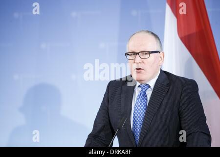 Berlino, Germania. 28 gen 2014. Frank-Walter Steinmeier (SPD), il Ministro degli esteri tedesco, riceve il collega olandese Frans Timmermans presso il Foreign Office tedesco a Berlino. / Immagine: Frans Timmermans, ministro olandese degli Affari Esteri. © Reynaldo Paganelli/NurPhoto/ZUMAPRESS.com/Alamy Live News Foto Stock