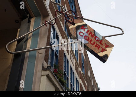 Ingresso alla corte regale, galleria shopping a Soho. Carnaby Street, Londra. Foto Stock