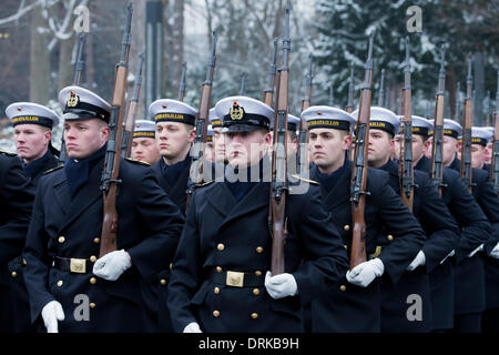 Berlino, Germania. Gennaio 28th, 2014. Il Presidente tedesco Gauck accoglie il capo dello Stato indipendente di Samoa, Tui Atua Tupua Tamasese Efi, con gli onori militari presso il Palazzo Bellevue a Berlino. / Immagine: Tedesco Forze Armate. Credito: Reynaldo Chaib Paganelli/Alamy Live News Foto Stock