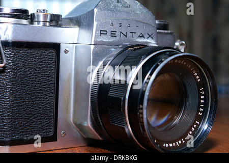 Un Pentax S1una fotocamera reflex a obiettivo singolo con f2, 55mm Super Takumar lente montata. Foto Stock