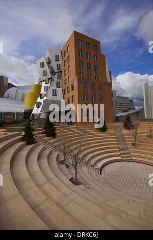 Frank Gehry Architettura di Ray e Maria stata Center del MIT Campus di Cambridge, in Massachusetts Foto Stock