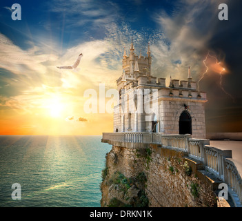 Swallow's Nest castello sulla roccia nel Mar Nero Foto Stock