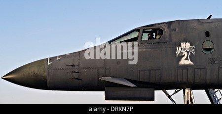 La prima nuova operativo aggiornato B1-B Lancer bombardieri stealth taxi Gennaio 21, 2014 a Dyess Air Force Base in Texas. Il B-1B Lancer è stato recentemente aggiornato con un nuovo sistema integrato di stazione di battaglia. Foto Stock