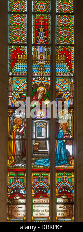 Bratislava - Annunciazione di scena sul vetro di finestra da 19. cento. in st. Martin cattedrale. Foto Stock