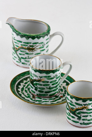 Teacups cinese e bricco per il latte Foto Stock