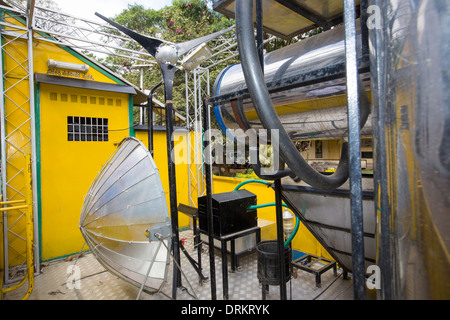 Un camion appartenente al Karnataka Energie Rinnovabili Sviluppo limitato a Bangalore in India la promozione di fonti di energia rinnovabili. Foto Stock