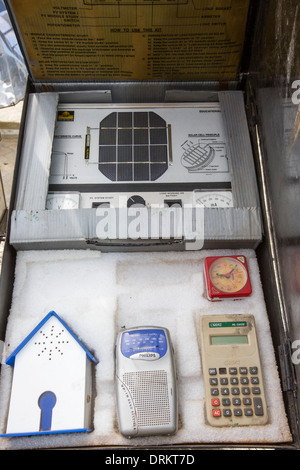 Un camion appartenente al Karnataka Energie Rinnovabili Sviluppo limitato a Bangalore in India la promozione di fonti di energia rinnovabili. Foto Stock