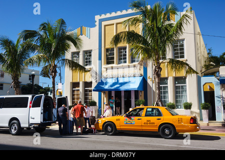 Miami Beach Florida, Ocean Drive, Ocean Five, hotel, hotel, hotel, taxi, taxi, giallo, FL140122095