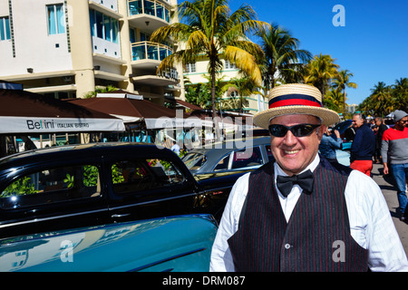 Miami Beach Florida, Ocean Drive, Art Deco Weekend, festival, fiera di strada, mostra di auto d'epoca classica, anziani cittadini anziani, pensionati, pe Foto Stock