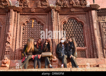 Il nepalese studentesse in Durbar Square, Kathmandu, Nepal Foto Stock