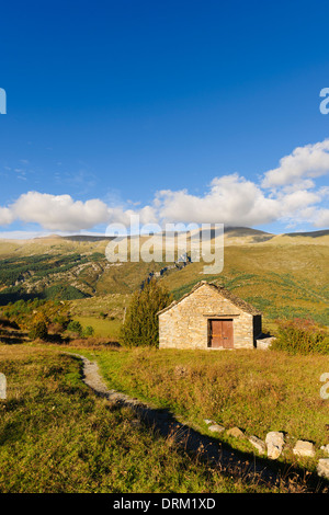 Spagna Aragona, Pirenei centrali, Ordesa y Monte Perdida National Park, casa di pietra in Fanlo Foto Stock