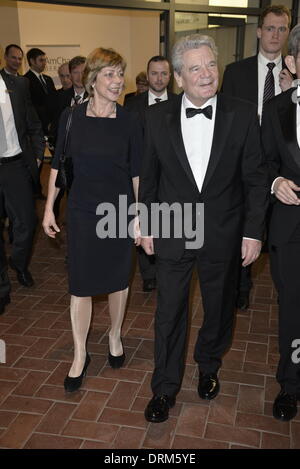 Berlino, Germania. Il 28 gennaio 2014. Bundepräsident Joachim Gauk, Daniela Schadt, Cena di Gala in onore dei Berliner Philharmoniker e la New York Philharmonic / 27. Un partenariato transatlantico Premio / a Berlino, 28/01/2014 Foto Stock