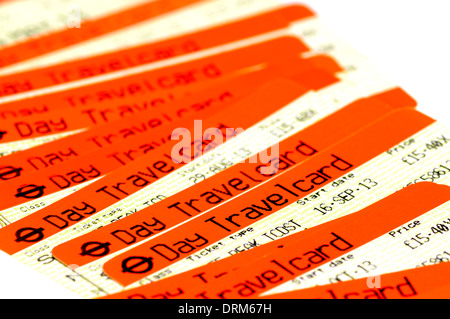 Un giorno abbonamenti (off-peak ritorno a Londra tra cui la metropolitana e autobus) Foto Stock