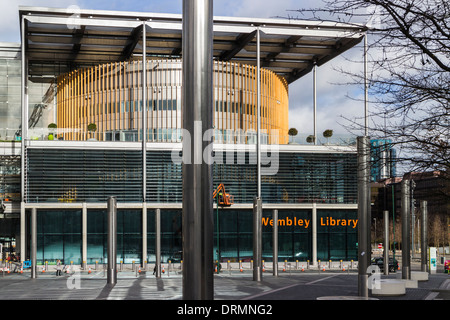Brent Civic Center edificio con la libreria di Wembley Foto Stock