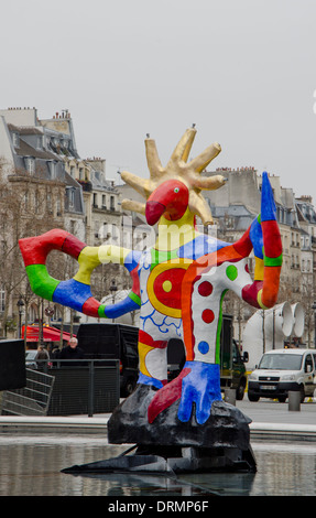 La scultura, parte della Fontana Stravinsky o Fontaine des automatizza accanto al Centro Georges Pompidou. Parigi, Francia. Foto Stock