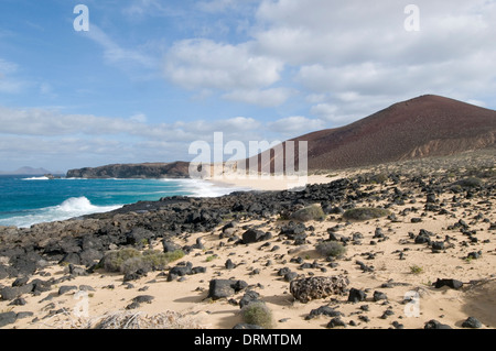 La gracia lanzarote Playa de las Conchas spiaggia spiagge costa frastagliata di sabbia di sabbia deserte tranquilla remoto Foto Stock