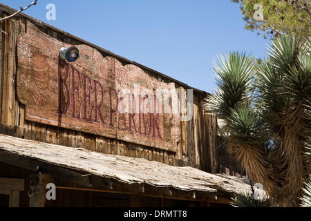 Salotto per la birra - Bonnie molle vecchio ranch Replica Western Town Nevada USA Foto Stock