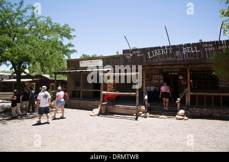 Shavin Parlour - Bonnie molle vecchio ranch Replica Western Town Nevada USA Foto Stock