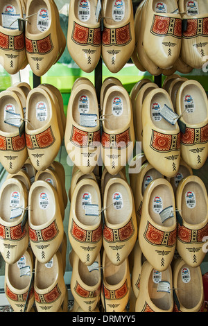 Dutch scarpe di legno (zoccoli), Giardini Keukenhof, vicino a Lisse, Paesi Bassi Foto Stock