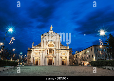La Chiesa di Santa Maria degli Angeli, vicino Assisi, in cui vi è la Porziuncola, una delle prime chiese basata da San Francesco Foto Stock