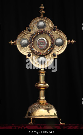 Reliquiario tenendo le reliquie di san Cirillo visualizzato durante un servizio di ortodossi in onore dei Santi Cirillo e Metodio nel Mikulcice. Foto Stock