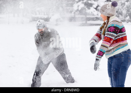 Snowball combattimenti Foto Stock