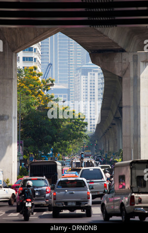 Il traffico a Bangkok, in Thailandia Foto Stock