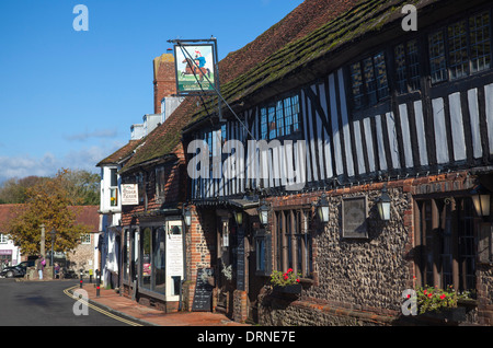 Il George Inn risale al XIV secolo, Alfriston village, nella contea di Sussex, Inghilterra. Foto Stock