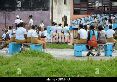 L'Avana scolari a giocare Foto Stock