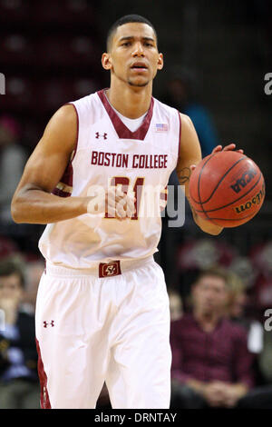 Chestnut Hill, Massachusetts, STATI UNITI D'AMERICA. 30 gen 2014. Gennaio 29, 2014; Boston College Eagles guard Olivier Hanlan (21) in azione durante il NCAA pallacanestro tra la Virginia Tech Hokies e Boston College Eagles al Conte Forum. Il Boston College sconfitto Virginia Tech 76-52. Anthony Nesmith/CSM/Alamy Live News Foto Stock