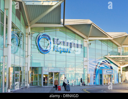 Aeroporto di Birmingham regno unito Aeroporto internazionale di Birmingham esterno all'area degli arrivi West Midlands Inghilterra Regno Unito GB Europa Foto Stock