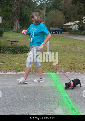 Alla linea di partenza durante la gravidanza Crocevia annuale del Centro 5K a piedi / run gara di carità in alta Springs, in Florida. Foto Stock