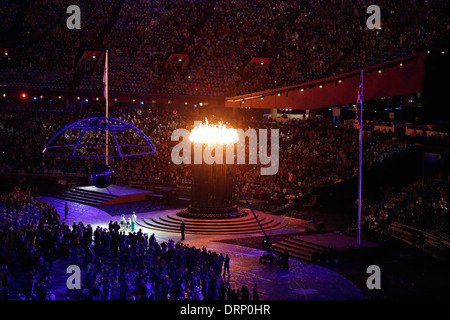 Gli artisti interpreti o esecutori in stadio olimpico durante la cerimonia di apertura del London 2012 Giochi Paralimpici Foto Stock