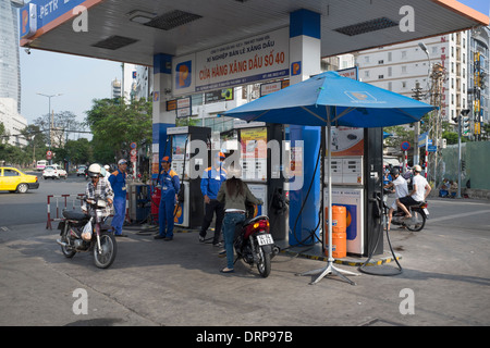 Petrolimex Benzina o Gas Station la città di Ho Chi Minh Foto Stock