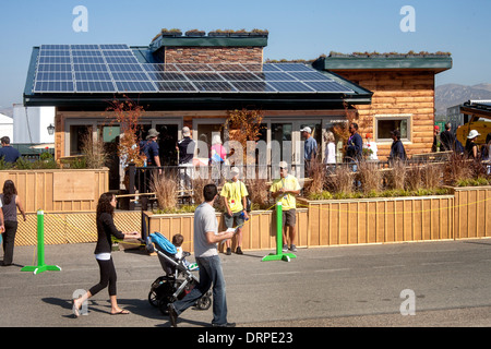 Un sperimentale efficiente di energia solare home progettato dagli studenti da West Virginia University è in mostra. Foto Stock